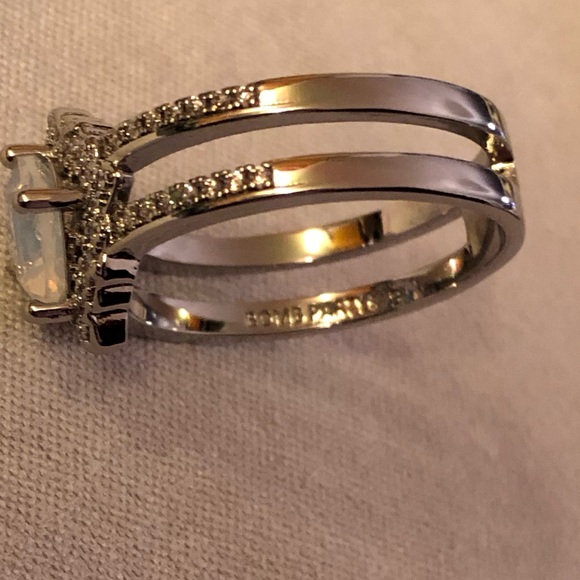 EUC Ring Bomb Party CZ & Lab Created Stone Double Band Ring, SZ 9 - Picture 10 of 11